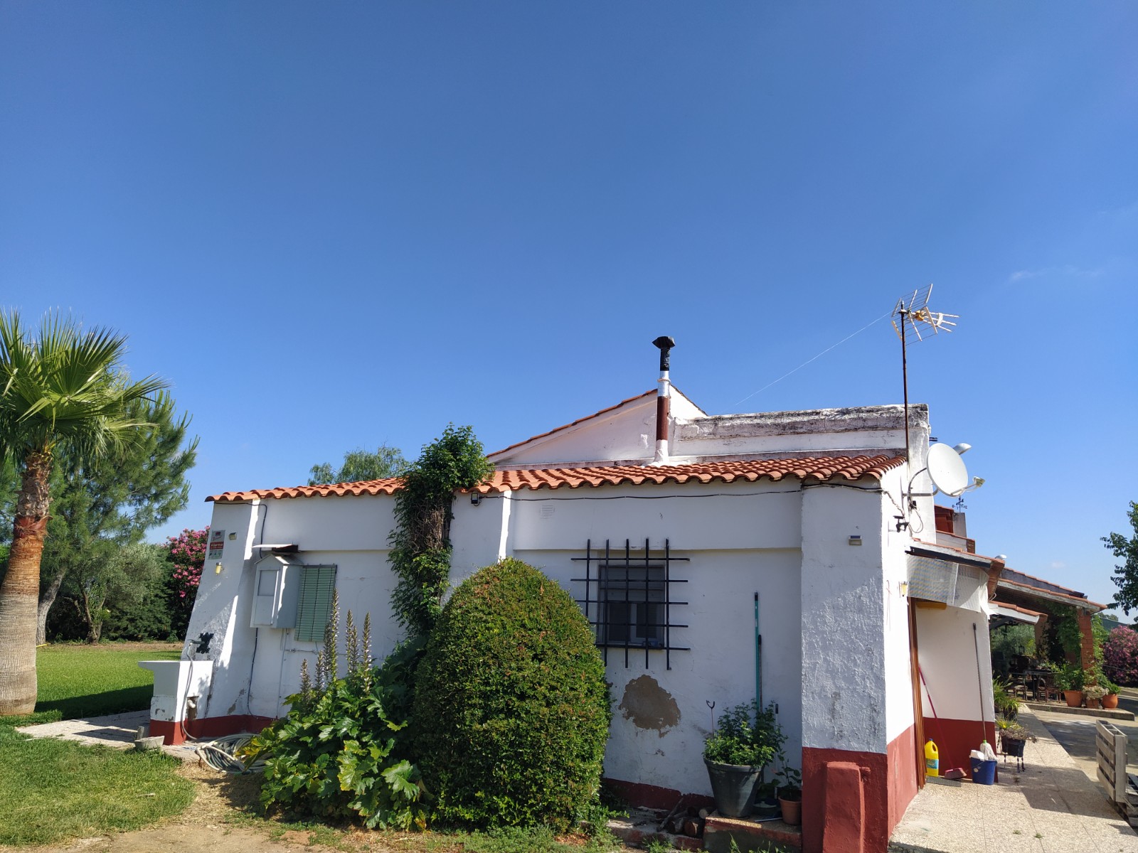 Imagen de instalación de autoconsumo instantáneo de 5000w. e instalación de bomba sumergible 2 CV.