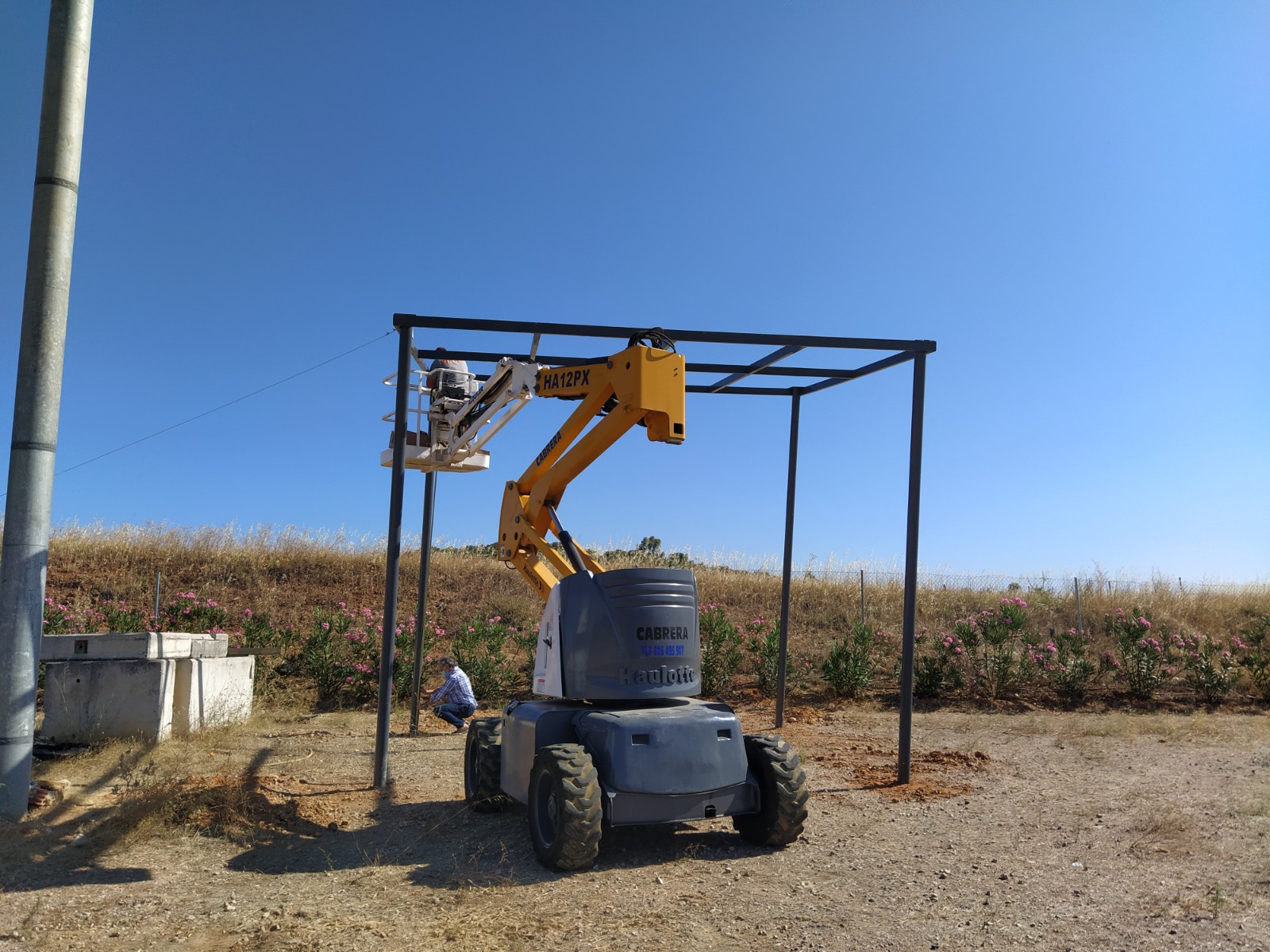 Imagen de instalación de autoconsumo instantáneo de 4550w. e instalación de bomba sumergible 2 CV.