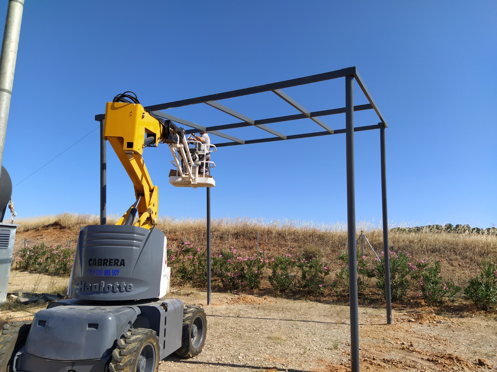 Imagen de instalación de autoconsumo instantáneo de 4550w. e instalación de bomba sumergible 2 CV.